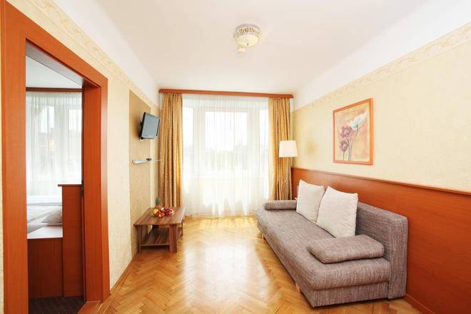 Medos Hotel, Budapest
