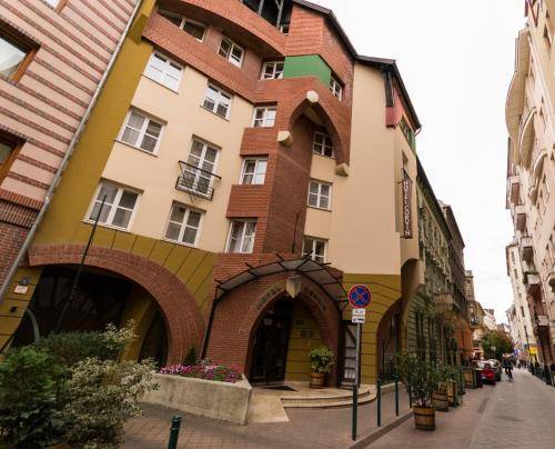 Corvin Hotel, Budapest