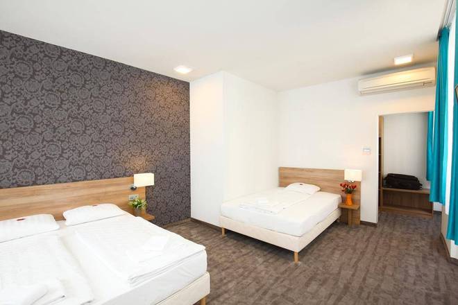 Medos Hotel, Budapest