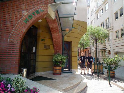 Corvin Hotel, Budapest