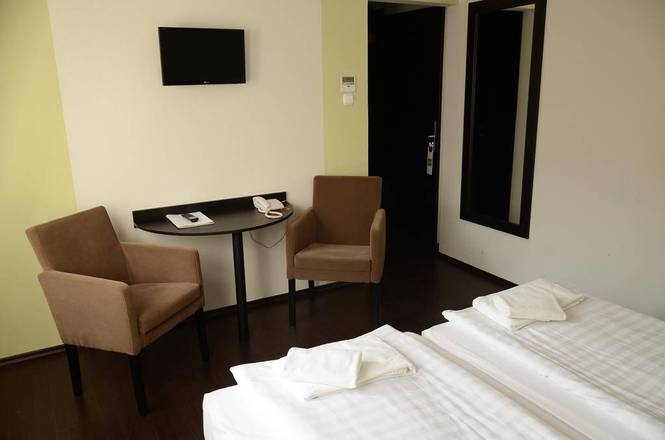 Medos Hotel, Budapest