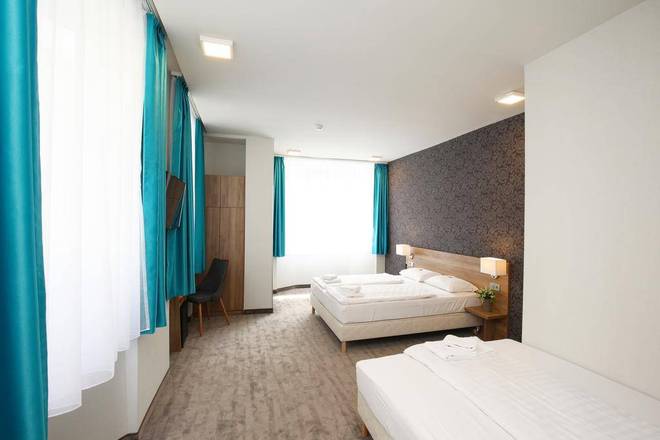 Medos Hotel, Budapest