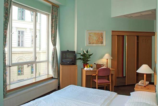 City Hotel Pilvax, Budapest